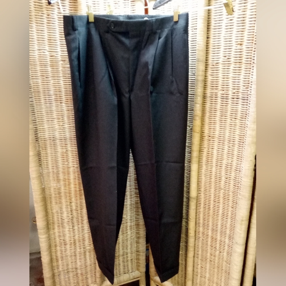 CORBIN Ltd Men's Grey Slacks Pleated Front Cuff Legs Size 34/28" inseam